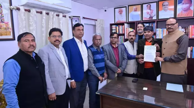 UPPCL के निजीकरण तयारी, बिजली कर्मचारियों के हड़ताल पर जाने की आशंका, UPPCL के निजीकरण पर रार बढ़ी