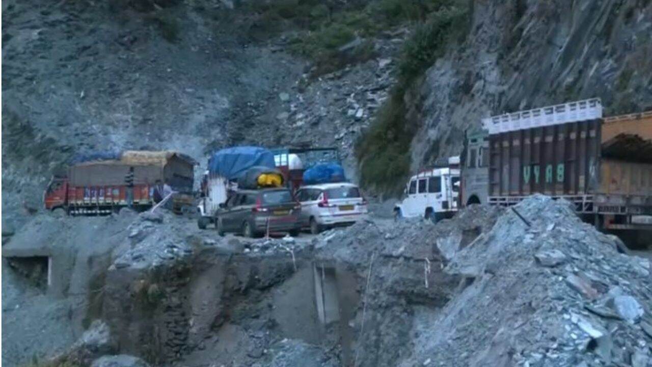 Uttarakhand Avalanche News: Death toll in Uttarakhand avalanche rises to 5, rescue teams search for 3 missing workers