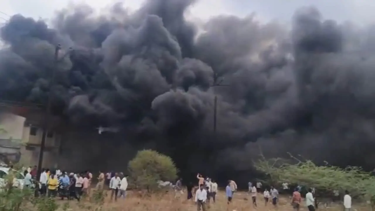 Maharashtra News: A massive fire broke out in a factory in Solapur, Maharashtra on Sunday morning, Prime Minister Modi expressed grief, announced compensation
