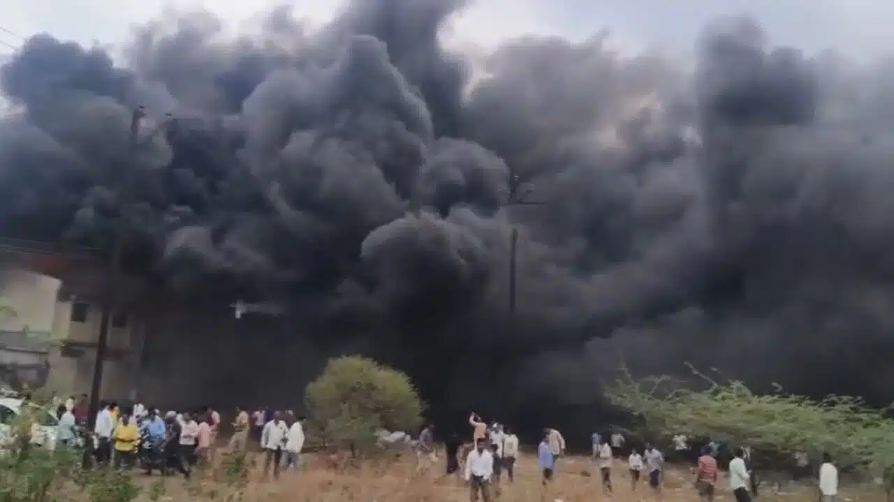 Maharashtra News: A massive fire broke out in a factory in Solapur, Maharashtra on Sunday morning, Prime Minister Modi expressed grief, announced compensation