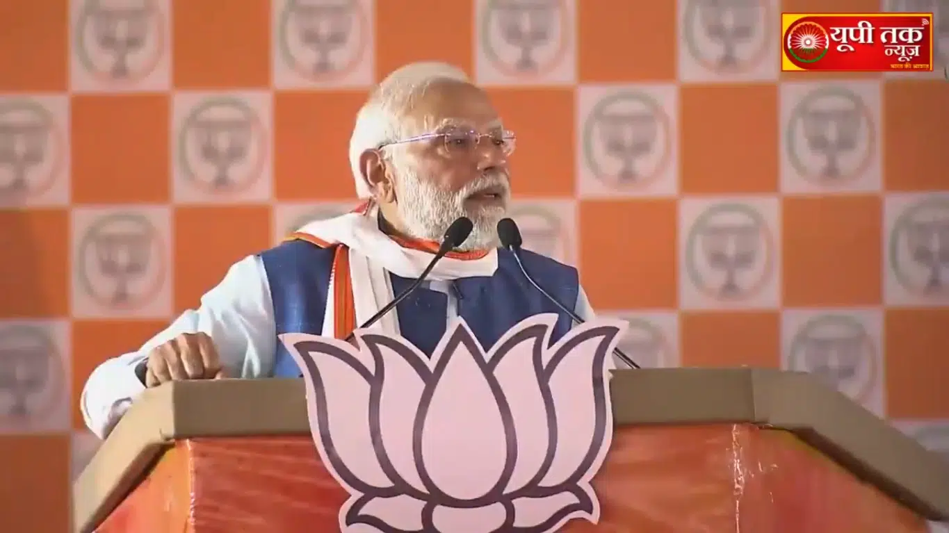 bihar ailaichtion 2025: kaangres ke kanapatee par katta rakhakar chm chehare kee ghoshana karaee, pm modee ne bola raajad par bada hamala bihar ailaichtion 2025: pradhaanamantree modee ne bihaar mein ek chunaavee railee ke dauraan raajad par hamala karate hue kaha ki unhonne kaangres kee kanapatee par katta rakhakar mukhyamantree ka chehara ghoshit kiya. unhonne raajad par apaharan udyog chalaane aur jangal raaj sthaapit karane ka aarop lagaaya. modee ne bihaar kee janata se raajad ko satta se door rakhane aur vikaas ke lie unakee sarakaar ka samarthan karane kee apeel kee. bihar ailaichtion 2025: modee ne bihaar ke aara mein ek janasabha ko sambodhit kiya. is avasar par unhonne raajad aur kaangres par teekha hamala kiya. peeem modee ne kaha ki aarajedee ne kaangres kee kanapatee par katta rakhakar seeem ka chehara ghoshit karaaya hain. unhonne yah bhee kaha ki kaangres kabhee nahin chaahatee thee ki rjd ke kisee ummeedavaar ko mukhyamantree ka chehara ghoshit kiya jae, lekin rjd ne kaangres par bandook taanakar mukhyamantree ka pad chheen liya, aur yah sunishchit kar liya ki unaka ummeedavaar hee mukhyamantree ka chehara hoga. peeem ne kaha ki rjd aur kaangres ke beech ek bada vivaad hai. meniphesto mein kaangres kee maangon par dhyaan nahin diya gaya. chunaav se pahale hee unake beech itanee napharat hai aur chunaav ke baad ve ek-doosare ke dushman ban jaenge. un par bharosa nahin kiya ja sakata. yuvaon ko bihaar mein hee milega kaam pradhaanamantree narendr modee ne kaha ki hamaara sankalp hai ki bihaar ke yuva bihaar mein hee kaam karenge aur bihaar ka naam roshan karenge. isake lie hamane aane vaale dinon mein 1 karod rozagaar ke mauke dene ka vaada kiya hai. yah sirph ek ghoshana nahin hai, hamane ise sach karane ke lie ek thos plaan pesh kiya hai. pradhaanamantree narendr modee ne kaha ki vikasit bihaar ke lie, nd ne ek eemaanadaar aur dooradarshee ghoshanaapatr pesh kiya hai. hamaaree sabhee yojanaen aur neetiyaan bihaar ke tej vikaas ke lie samarpit hain. ek taraph nd ka eemaanadaar ghoshanaapatr hai, vaheen doosaree taraph ‘jangal raaj’ gathabandhan ne apane ghoshanaapatr ko dhokhe aur jhooth ka dastaavej bana diya hai. main ‘jangal raaj’ vaalon se kahana chaahata hoon - ye bhagavaan jaise log bevakooph nahin hain. ye janata hai; ye sab jaanatee hai. peeem modee ne sikh dangon kee dilaee yaad pradhaanamantree narendr modee ne janasabha mein kaha ki yadi rjd bihaar mein jangalaraaj aur tushtikaran kee raajaneeti laatee hai, to kaangres kee pahachaan sikhon ke narasanhaar se judee huee hai. yah 1 aur 2 navambar 1984 kee ghatana hai. aaj bhee 2 navambar hai. kaangres ke sadasyon ne 1 aur 2 navambar 1984 ko dillee aur desh ke kaee any sthaanon par sikh narasanhaar ko anjaam diya tha. aaj bhee kaangres apane dal mein sikh narasanhaar ke doshiyon ko poore sammaan ke saath nae pad de rahee hai. unhen protsaahit kar rahee hai. kaangres ya raajad, donon ko apane aparaadhon ka koee pachhataava nahin hai. mahaakumbh aur chhath ka hua apamaan peeem narendr modee ne kaha ki rjd-kaangres ke neta hamaare dharm ka apamaan karane mein kushal hain. rjd ke netaon ne prayaag kumbh mele ko phaalatoo karaar diya. kaangres ke ek naamadaar ne kaha ki chhath mahaaparv ek naatak hai. unhonne kaha ki bihaar aise logon ko kabhee maaph nahin karega jo hamaare dharm ka apamaan karate hain. jo log hamaare dharm ka apamaan karate hain, unhen kadee saja milanee chaahie taaki koee bhee dobaara chhath mahaaparv ka apamaan karane kee himmat na kare. 2,900 Bihar Election 2025: 'RJD Forced Congress to Announce CM Candidate at Gunpoint,' PM Modi Launches Major Attack on RJD