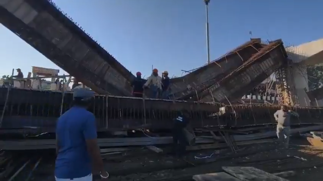 Gujarat News: A bridge under construction over a river in Valsad, Gujarat, collapsed, injuring four laborers.