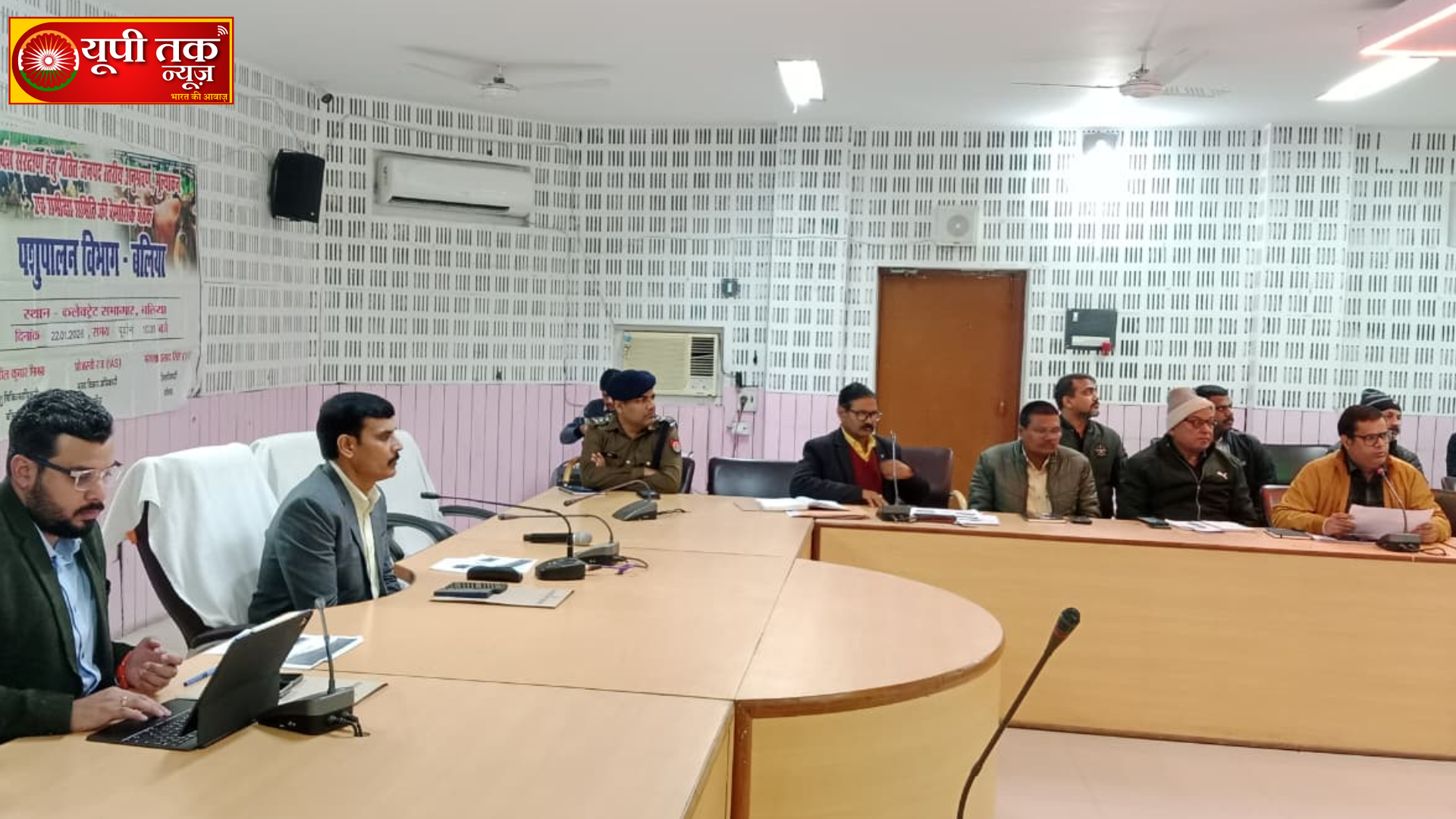 भुगतान के बाद भी बिजली कनेक्शन लंबित, डीएम ने एक्सईएन को लगाई कड़ी फटकार